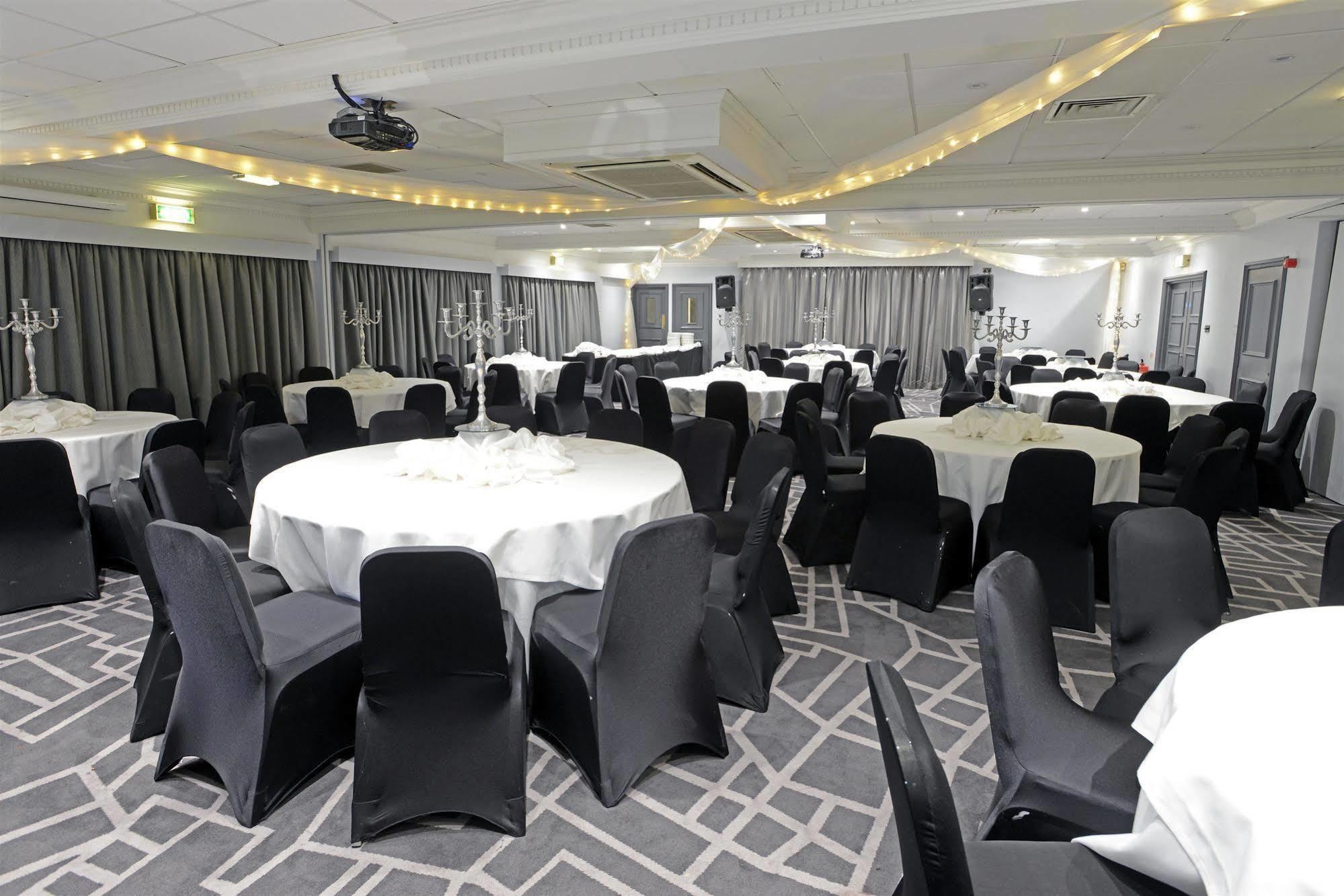 Village Hotel Nottingham Beeston  Kültér fotó